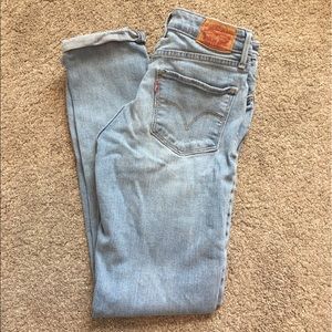 LEVI MIDRISE SKINNY JEANS!!